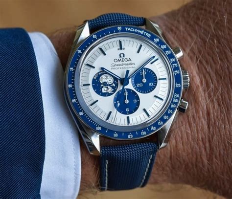 omega speedmaster snoopy replica